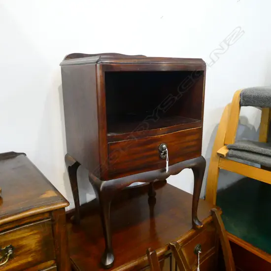 QUEEN ANNE STYLE BEDSIDE TABLE H 655MM