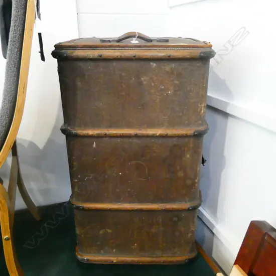LARGE VINTAGE TRAVEL TRUNK L 290 MM