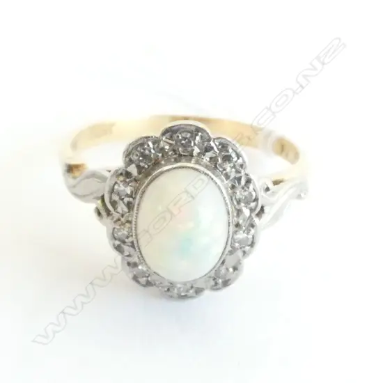 18CT GOLD/PLATINUM  DIAMOND AND OPAL RING 3.3 GRAMS
