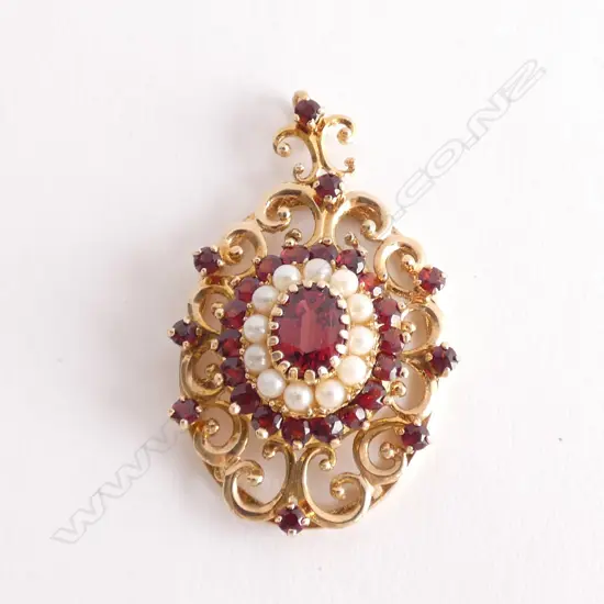10ct  YELLOW GOLD GARNET AND SEED PEARL PENDANT 8gms
