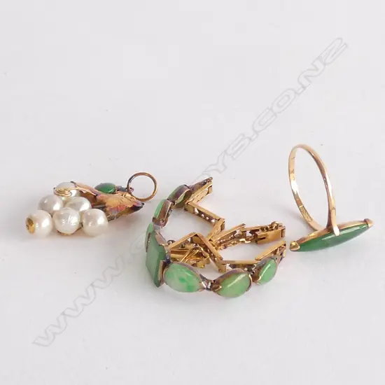 3 ITEMS 23 CT GOLD THAI JEWELLERY PEARL AND JADE