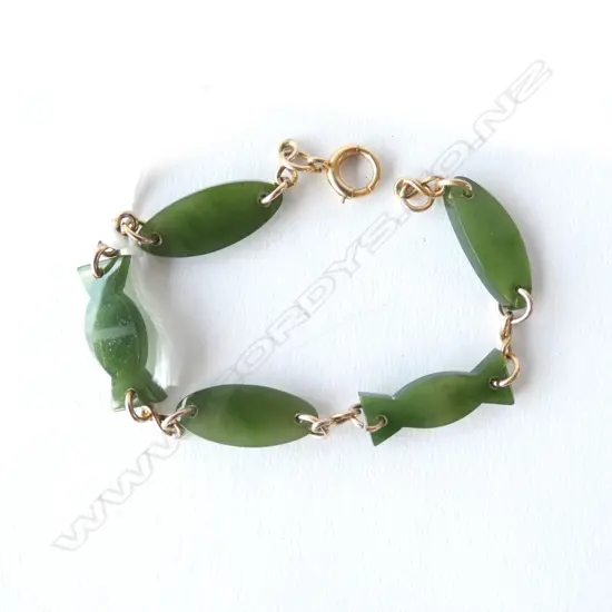Greenstone Bracelet set in 15 carat gold, c 1910