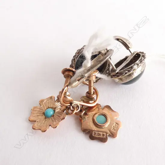 2 PRS EARRINGS; 9 CT GOLD + 800 SILVER 