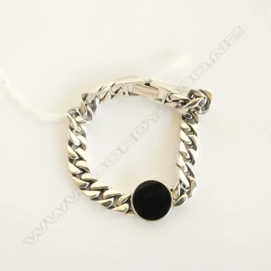 SILVER FLAT CURB BRACELET WITH CIRCULAR BLACK CHARM 29GMS