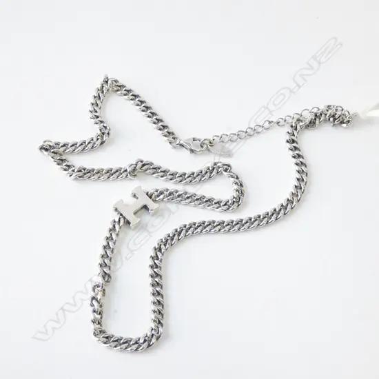 SILVER CURB LINK CHAIN NECKLACE WITH "H" PENDANT 17gms