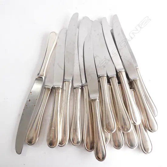 16 SILVER PLATED, STAINLESS BLADED DINNER & LUNCHEON KNIVES