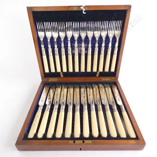 BOX SET VICTORIAN CUTLERY 