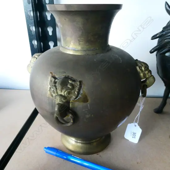 BRONZE VASE - 4 ELEPHANT HEADS AROUND THE SIDES. H. 230MM