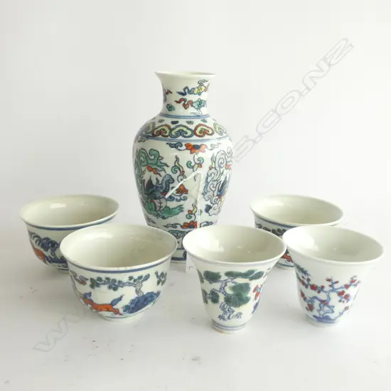 6 CHINESE PORCELAIN; VASE H. 190MM, 5 TEACUPS