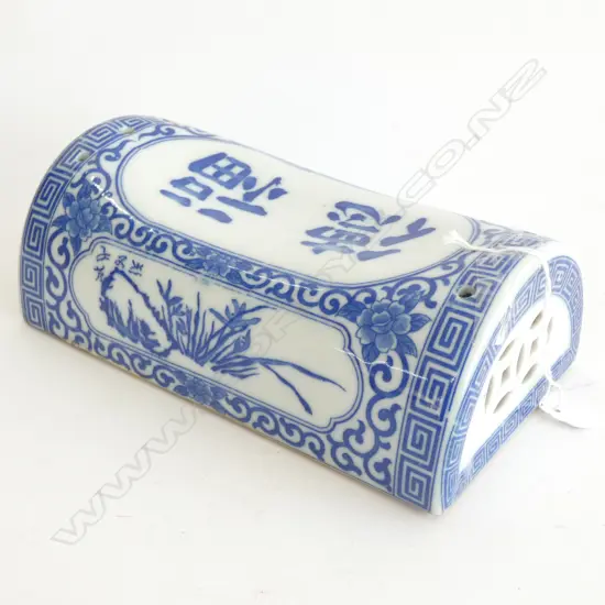 BLUE & WHITE CERAMIC PILLOW  - L. 210MM