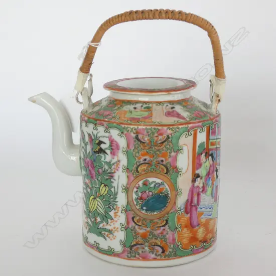 FAMILLE ROSE TEAPOT H. 220MM