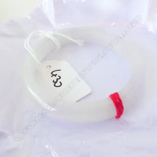 (430/22) JADEITE BANGLE PALE TONE  SOME CRACKS
