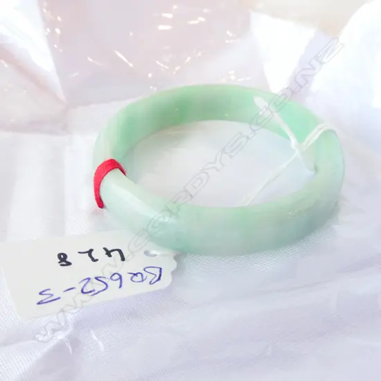 (428/22) JADEITE BANGLE PALE TONE  SOME CRACKS