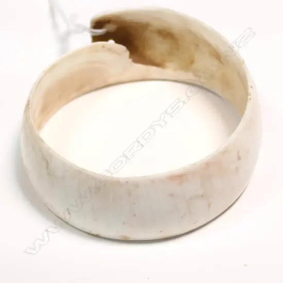 PACIFIC ISLAND CONE SHELL BANGLE - DIA. 80MM W. 35MM
