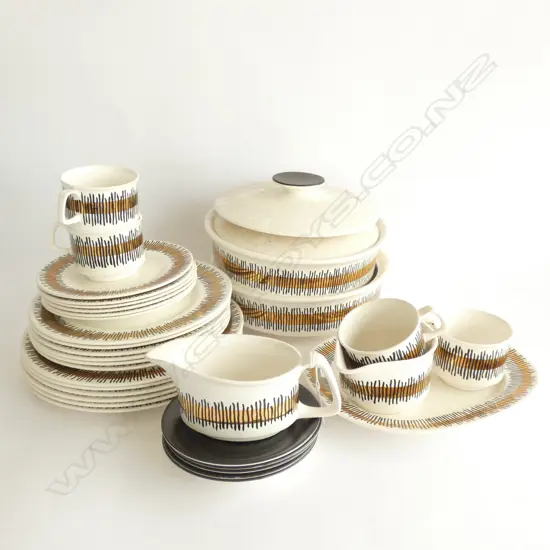 'GOLDEN NILE' CROWN DEVON DINNER SERVICE