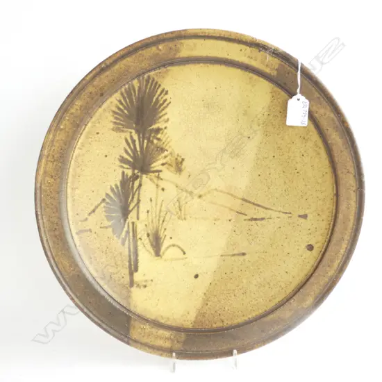 LARGE NZ STUDIO POTTERY CHARGER D390MM
