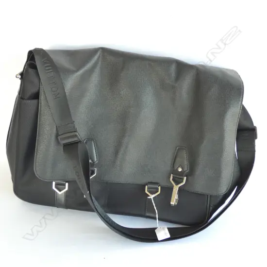 VINTAGE LOUIS VUITTON? SHOULDER BAG/BLACK EPI LEATHER