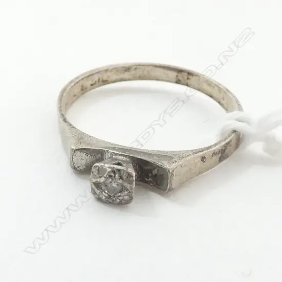 RING, DIAMOND SET IN SILVER