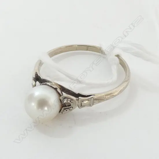 RING, VINTAGE 9ct GOLD AND PEARL