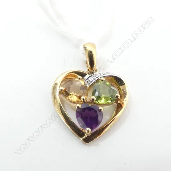 PENDANT, 9ct GOLD, HEART, 3 STONES