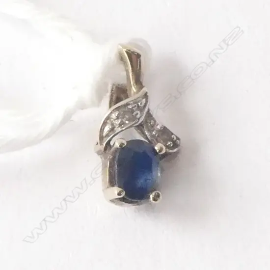 PENDANT, 9ct GOLD AND SAPPHIRE SET