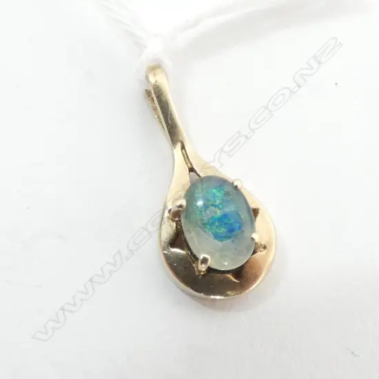 PENDANT, OPAL (?) SET IN 9ct GOLD