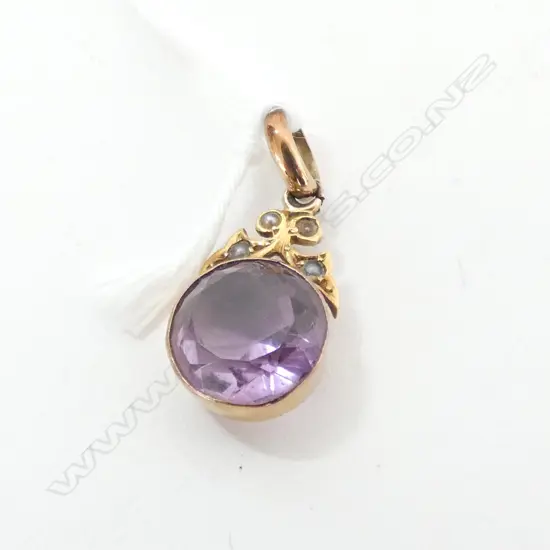 PENDANT, AMETHYST AND SEED PEARL SET IN 9ct GOLD, 25mm LONG