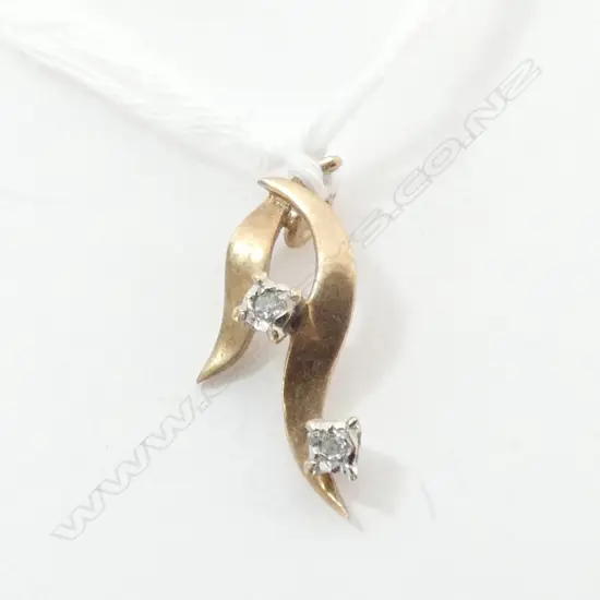 PENDANT, 2 DIAMONDS SET IN 9ct GOLD