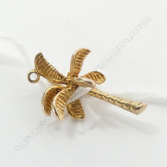 CHARM, PALM TREE, TESTS AS 14ct GOLD