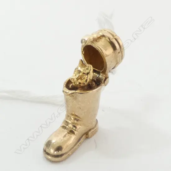 CHARM, 9ct GOLD, BOOT OPENS TO SEE A CAT., 3.6gm