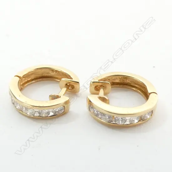 EARRINGS, TOTAL 10 CHANNEL SET DIAMONDS, SET IN 18ct GOLD, TW 3gm