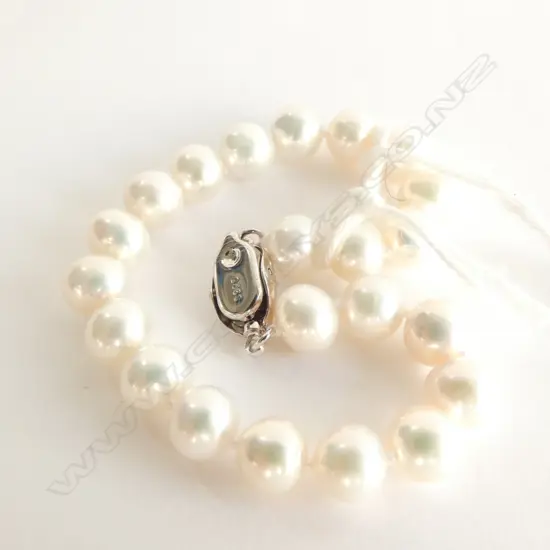 UNIFORM FRESH WATER CULTURED PEARL BRACELET