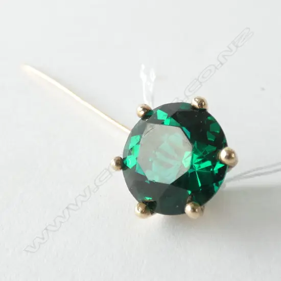 GREEN STONE & GOLD STICK PIN