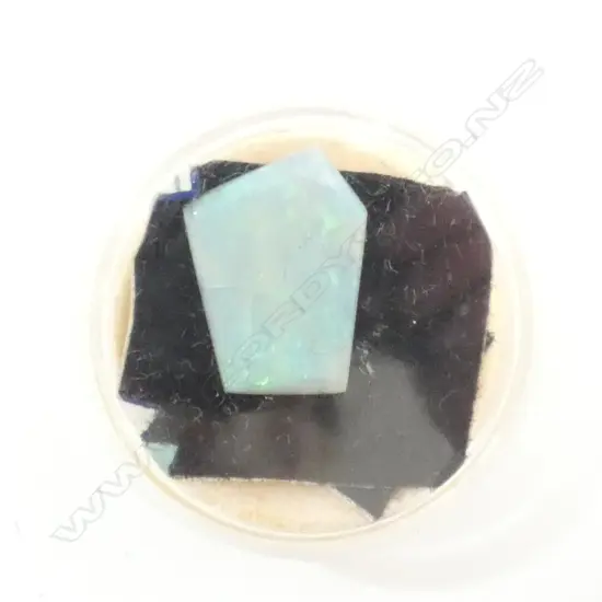 OPAL, 2ct, BLUE AND BRIGHT GREEN CLOURS