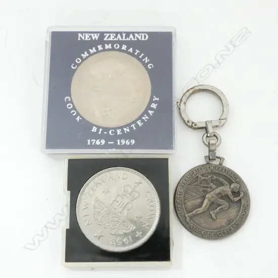 MEDAL KEYRING & 2 NZ CROWN COINS