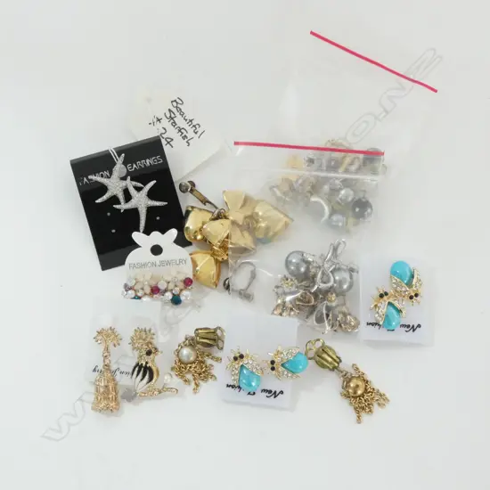 BAG ASSORTED COSTUME JEWELLERY EARRINGS, ETC