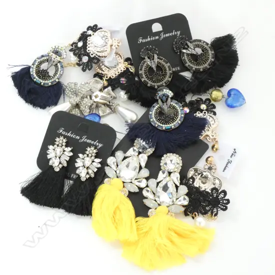 BAG ASSORTED DIAMANTE & OTHER COSTUME JEWELLERY