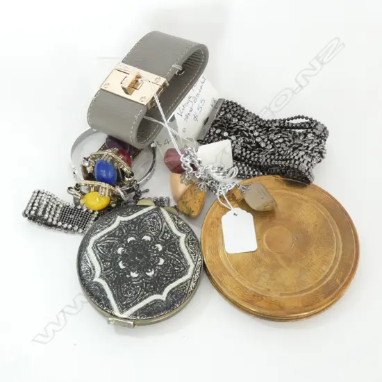 BAG ASSORTED COSTUME JEWELLERY