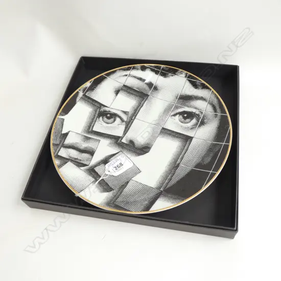 FORNASETTI PLATE IN BOX -  BLOCK FACE