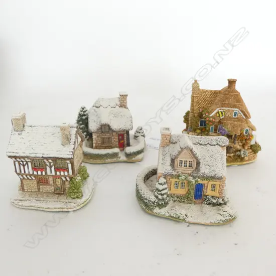 4 LILLIPUT LANE - L2317 / HOLLYTREE HOUSE / L2947 & CRANBERRY COTTAGE WITH BOXES & CERTIFICATES