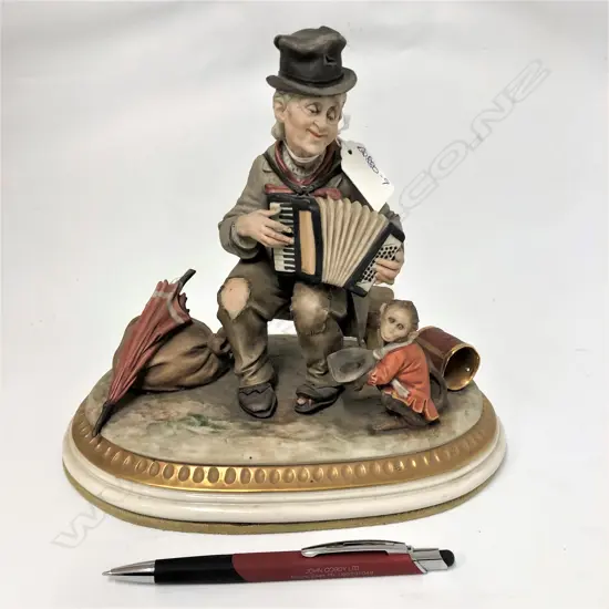 LGE CAPODIMONTE FIGURE - THE ARCORDIAN PLAYER