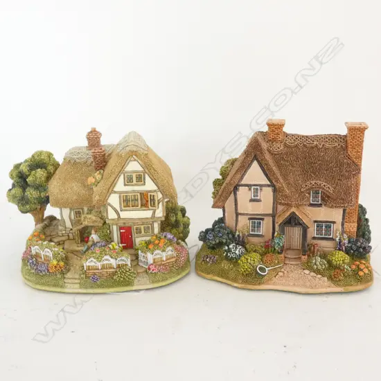 2 LILLIPUT LANE - JACK'S CORNER & BUTTERFLY COTTAGE - WITH BOXES & CERTIFICATES
