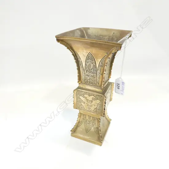 ORIENTAL BRASS VASE SQUARE FORM H. 240MM
