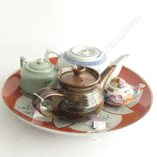 CHINESE PLATE + 4 TEAPOTS 