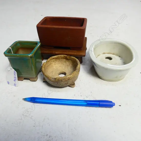 4 POTTERY MINI BONSAI POTS + CARVED WOODEN TABLE