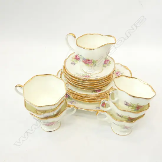 20 PCE FOLEY 'TULIP' TEA SET 