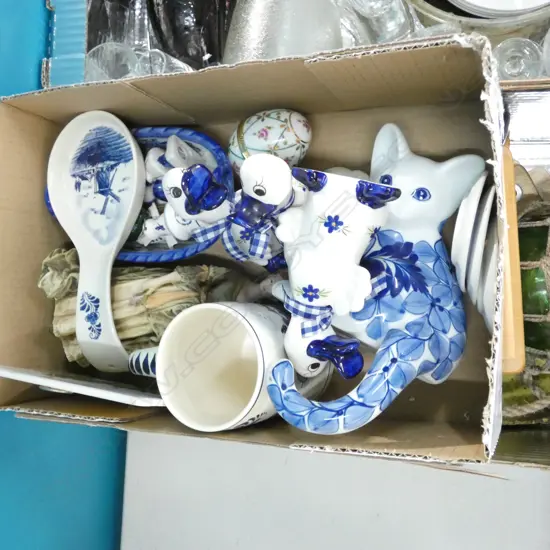 SM BOX COLLECTABLES INCL. BLUE & WHITE DUCKS / CAT, DUTCH THEMED ITEMS  ETC.