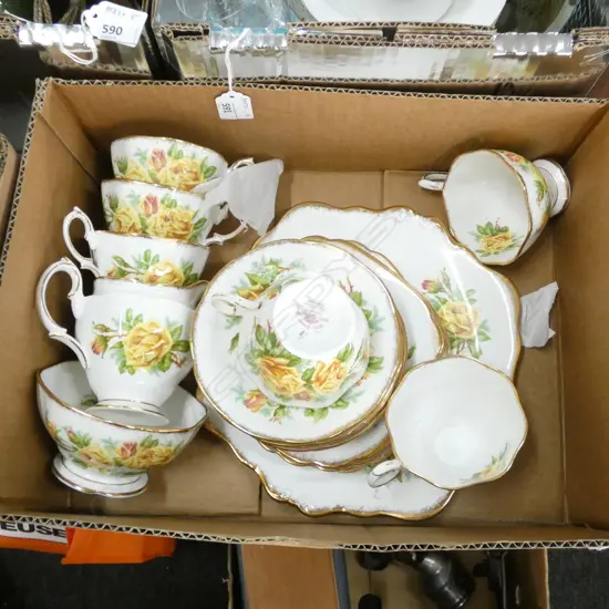 ROYAL ALBERT TEA ROSE TEA SET 