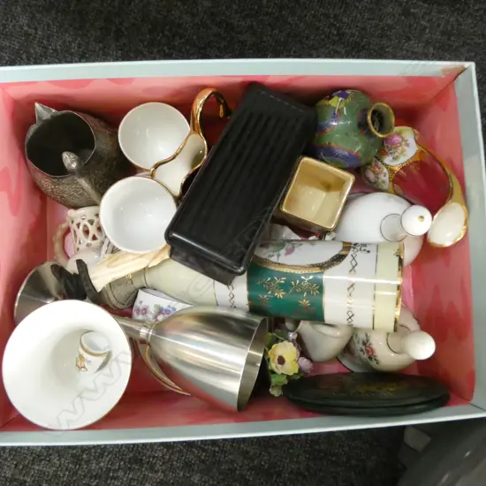 SMALL BOX COLLECTABLES 