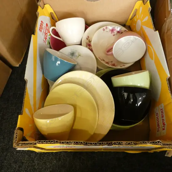 BOX LOT CROWN LYNN COLOUR GLAZE INCL. RATTAN & SAPPHIRE